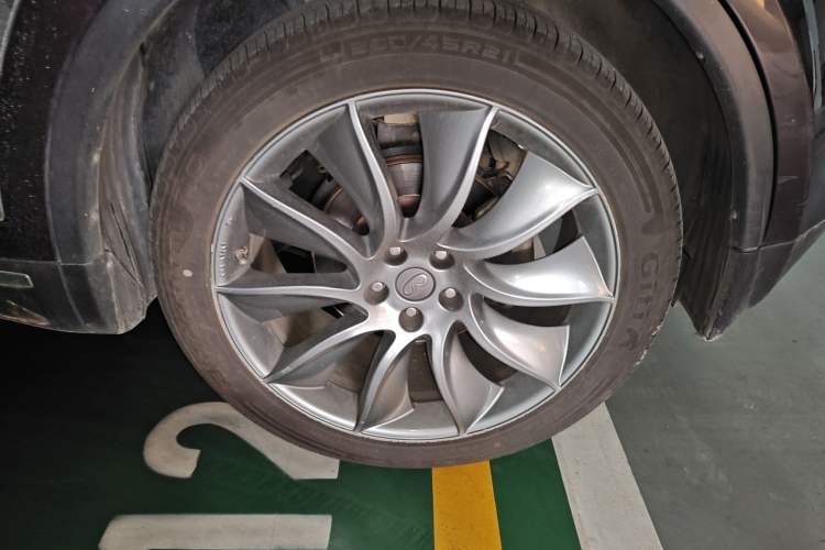 Used Infiniti QX70 2013 3.7L Supreme Edition Right Front Wheel Hub