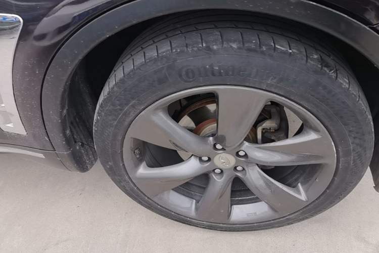 Used Infiniti QX70 2013 3.7L Standard Edition Right Front Wheel Hub