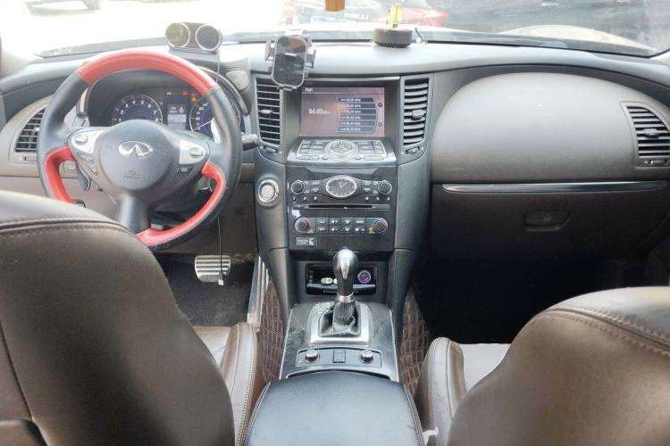 Used Infiniti QX70 2013 3.7L Standard Edition Center Console