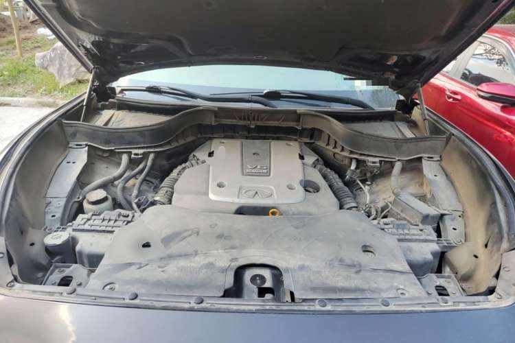 Used Infiniti QX70 2013 3.7L Standard Edition Engine Bay