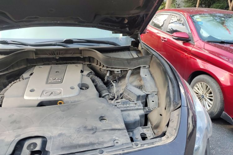 Used Infiniti QX70 2013 3.7L Standard Edition Engine Bay Left