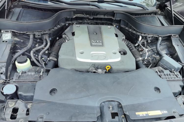 Used Infiniti QX70 2013 3.7L Standard Edition Engine Bay