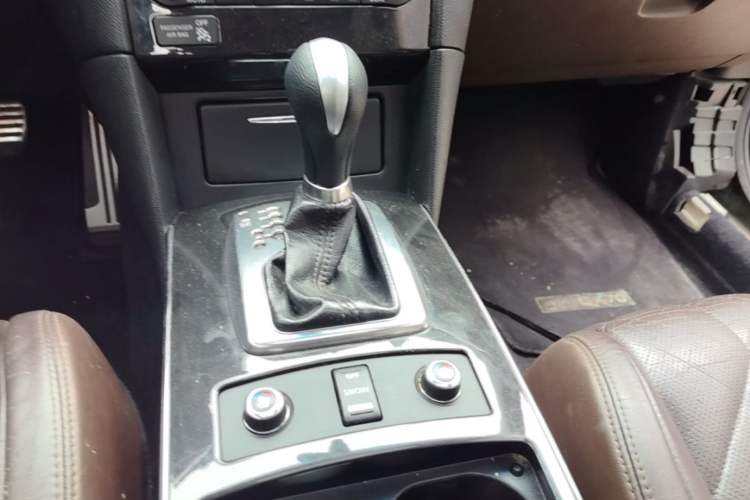 Used Infiniti QX70 2013 3.7L Standard Edition Gear Lever