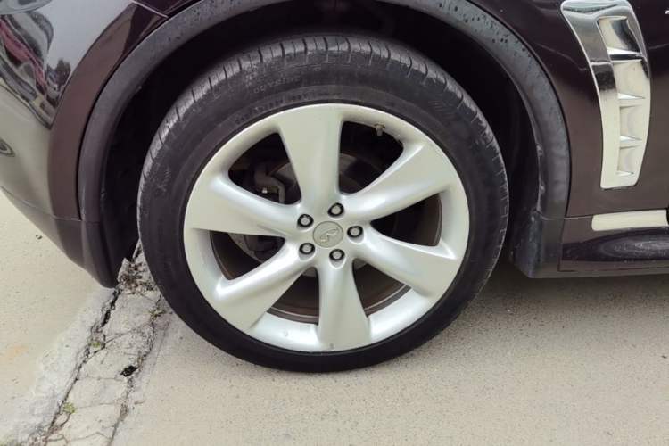 Used Infiniti QX70 2013 3.7L Standard Edition Left Front Wheel Hub