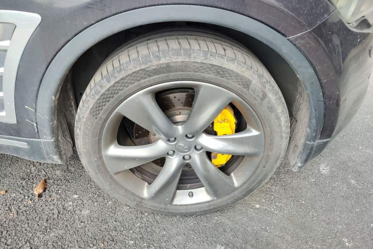 Used Infiniti QX70 2013 3.7L Standard Edition Right Front Wheel Hub