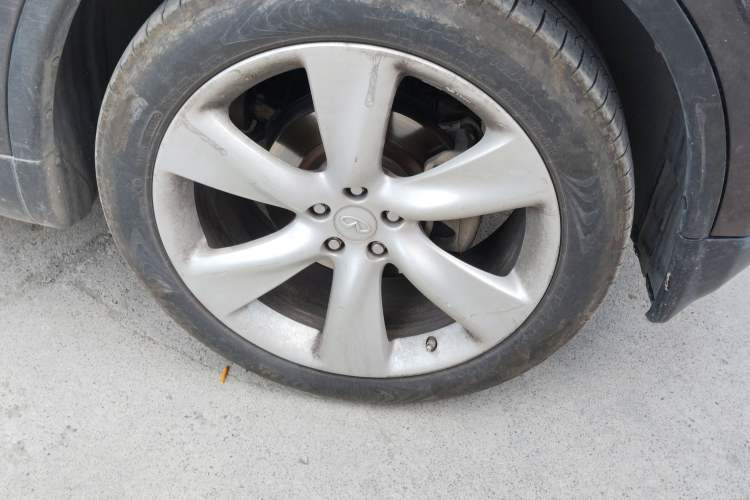 Used Infiniti QX70 2013 3.7L Standard Edition Right Front Wheel Hub