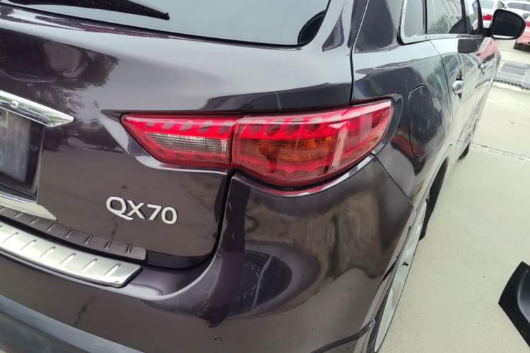 Used Infiniti QX70 2013 3.7L Standard Edition Right Rear Taillight