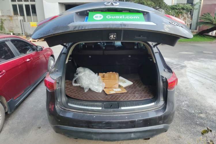 Used Infiniti QX70 2013 3.7L Standard Edition Trunk