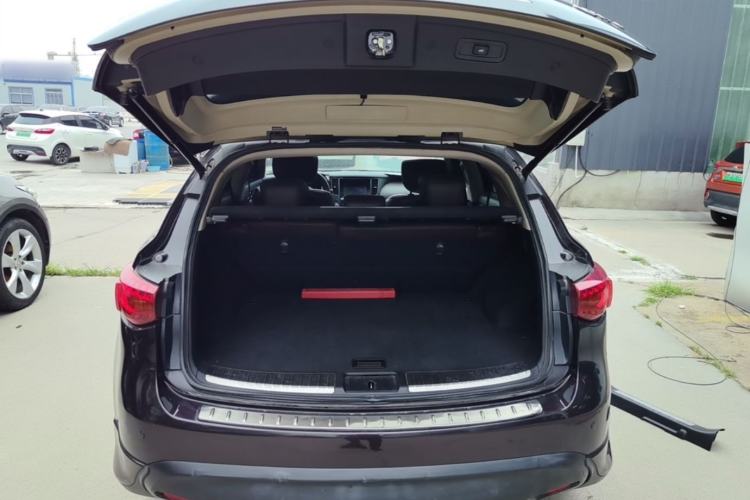 Used Infiniti QX70 2013 3.7L Standard Edition Trunk