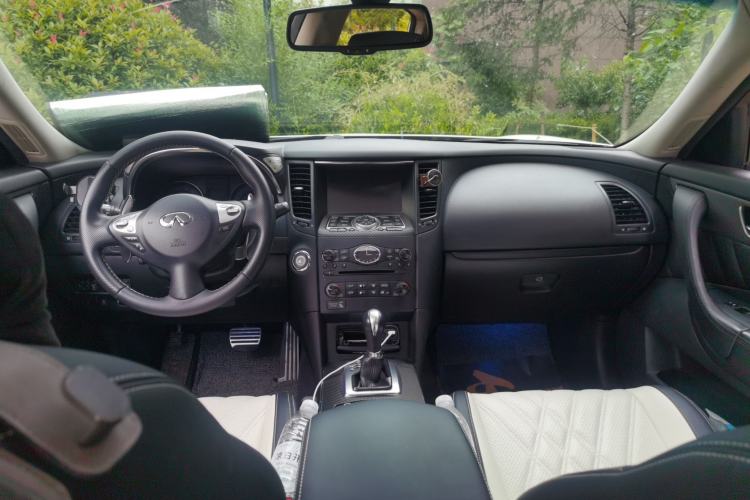 Used Infiniti QX70 2013 3.7L Standard Edition Center Console