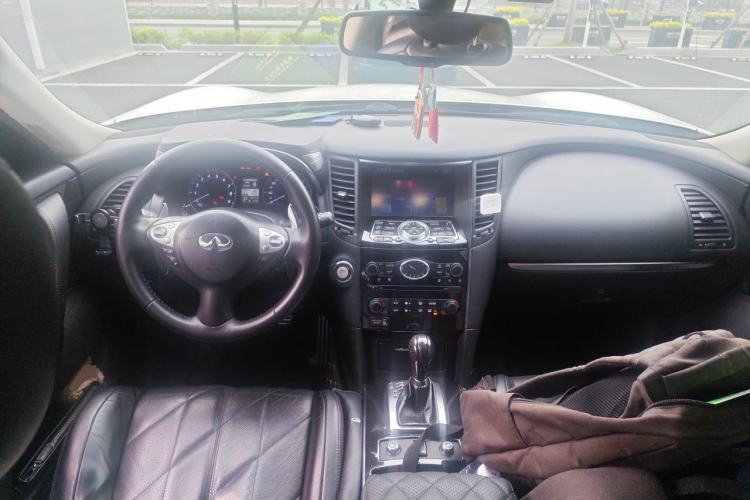 Used Infiniti QX70 2013 3.7L Supreme Edition Center Console