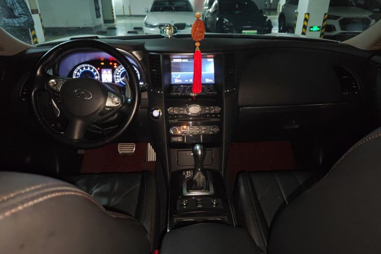 Used Infiniti QX70 2013 3.7L Standard Edition Center Console