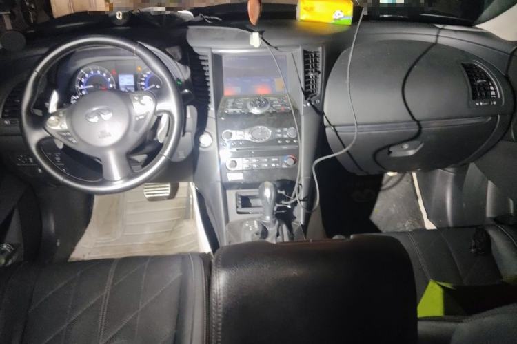 Used Infiniti QX70 2013 3.7L Standard Edition Center Console