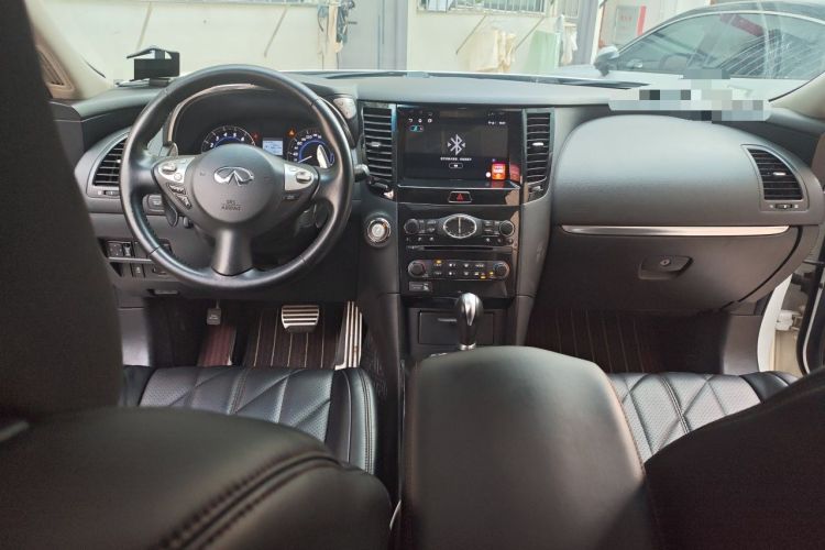 Used Infiniti QX70 2013 3.7L Standard Edition Center Console