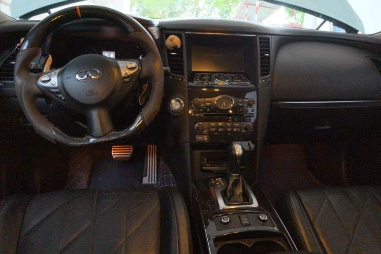 Used Infiniti QX70 2013 3.7L Supreme Edition Center Console