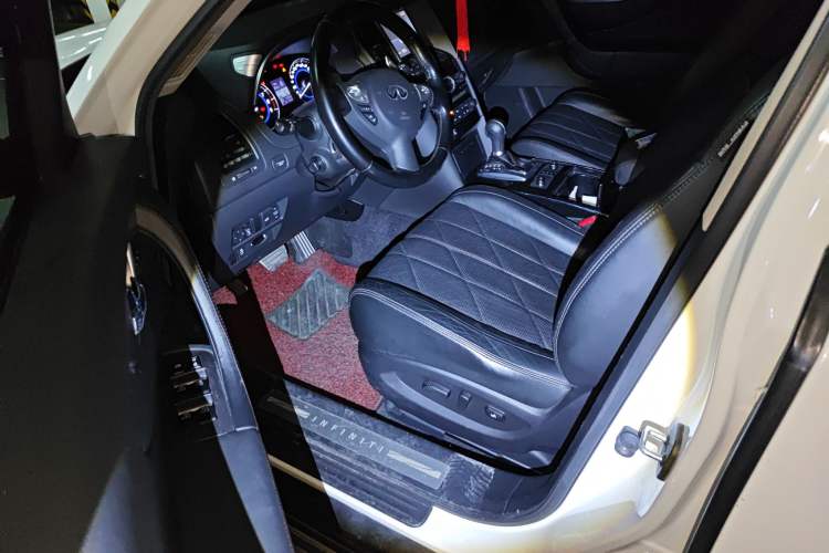 Used Infiniti QX70 2013 3.7L Standard Edition Driver Seat