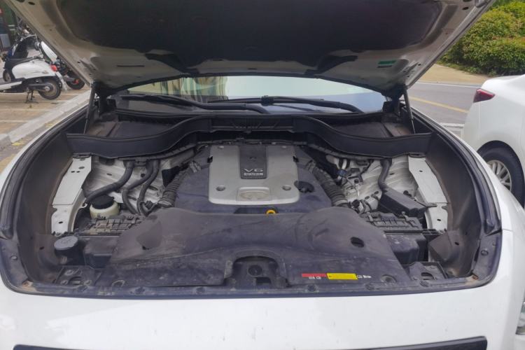 Used Infiniti QX70 2013 3.7L Standard Edition Engine Bay
