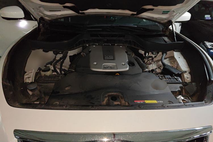 Used Infiniti QX70 2013 3.7L Standard Edition Engine Bay