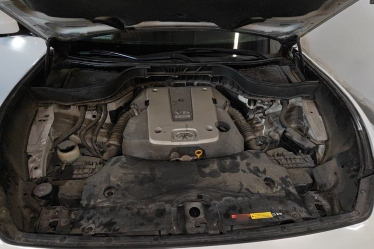Used Infiniti QX70 2013 3.7L Standard Edition Engine Bay