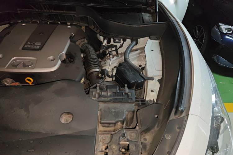 Used Infiniti QX70 2013 3.7L Standard Edition Engine Bay Left