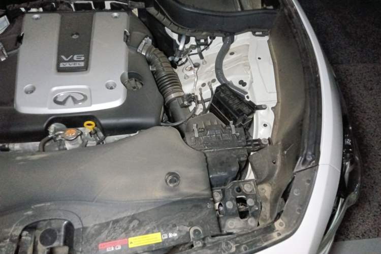 Used Infiniti QX70 2013 3.7L Standard Edition Engine Bay Left