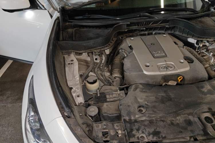 Used Infiniti QX70 2013 3.7L Standard Edition Engine Bay Right