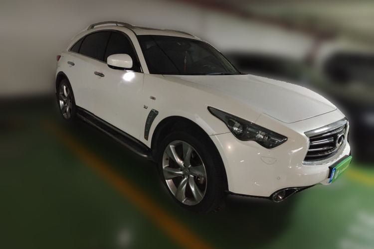 Used Infiniti QX70 2013 3.7L Standard Edition Front Right 45 Deg