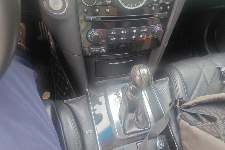 Used Infiniti QX70 2013 3.7L Supreme Edition Gear Lever