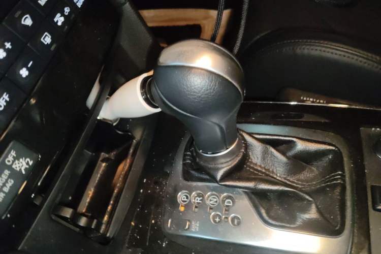 Used Infiniti QX70 2013 3.7L Standard Edition Gear Lever