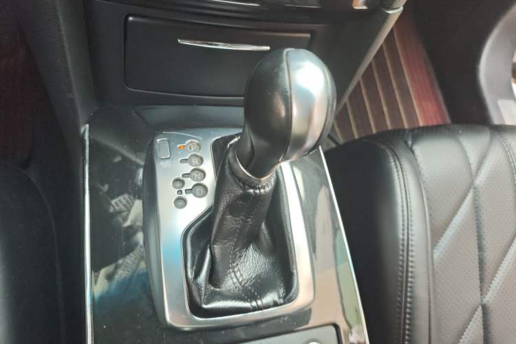 Used Infiniti QX70 2013 3.7L Standard Edition Gear Lever