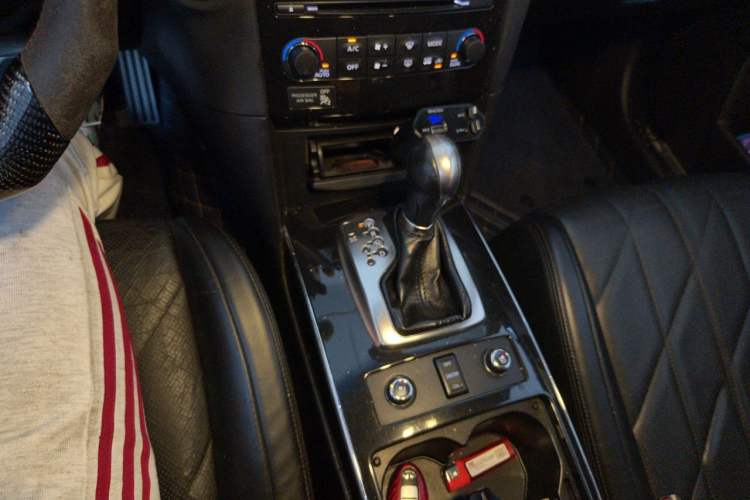 Used Infiniti QX70 2013 3.7L Supreme Edition Gear Lever