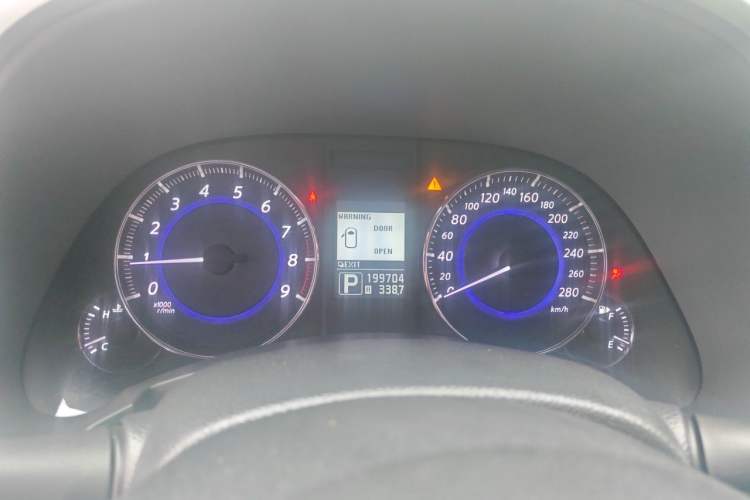 Used Infiniti QX70 2013 3.7L Supreme Edition Instrument Cluster