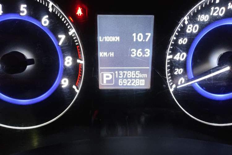 Used Infiniti QX70 2013 3.7L Standard Edition Odometer Close Up