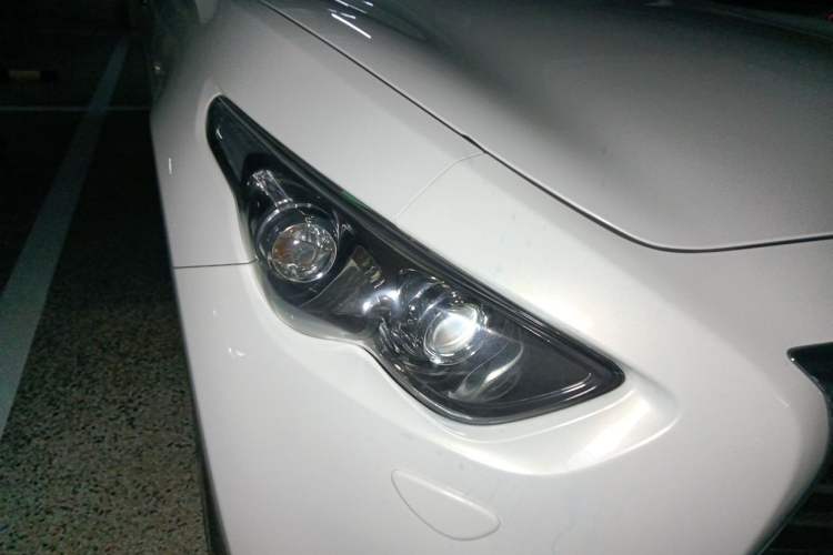 Used Infiniti QX70 2013 3.7L Standard Edition Right Front Headlight