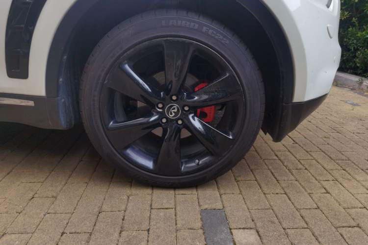 Used Infiniti QX70 2013 3.7L Standard Edition Right Front Wheel Hub