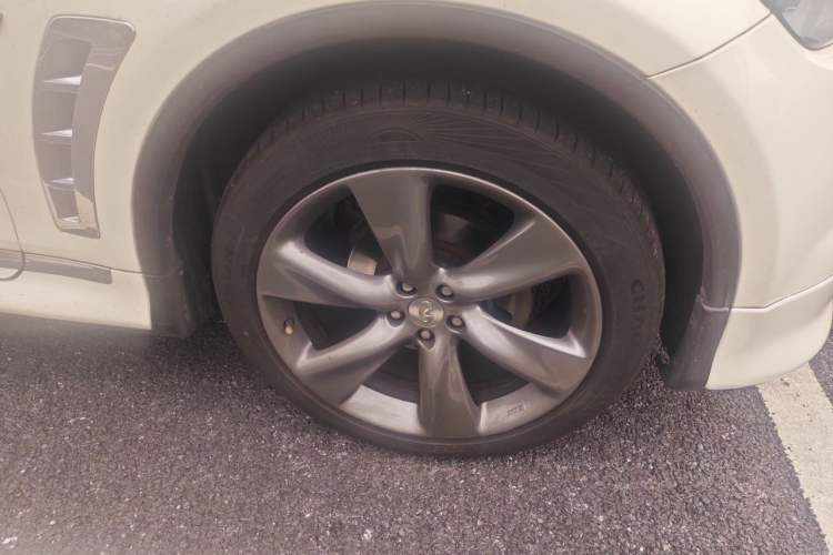 Used Infiniti QX70 2013 3.7L Supreme Edition Right Front Wheel Hub