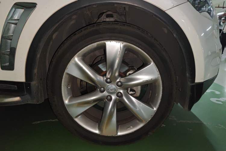 Used Infiniti QX70 2013 3.7L Standard Edition Right Front Wheel Hub