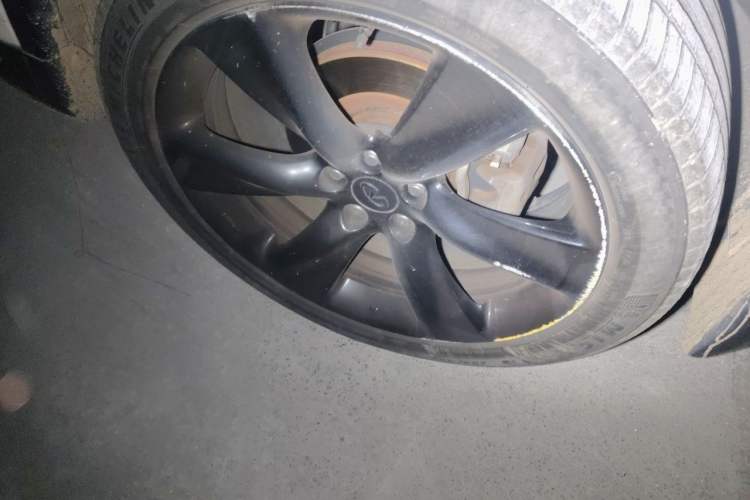 Used Infiniti QX70 2013 3.7L Standard Edition Right Front Wheel Hub