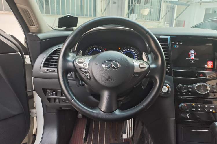 Used Infiniti QX70 2013 3.7L Standard Edition Steering Wheel