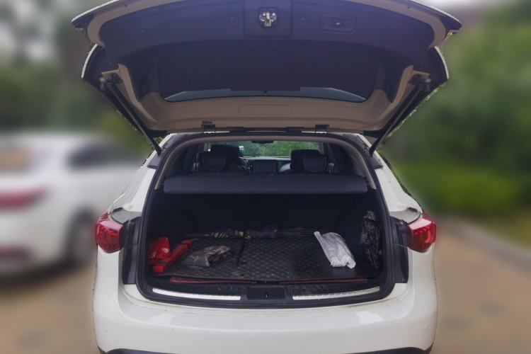Used Infiniti QX70 2013 3.7L Standard Edition Trunk