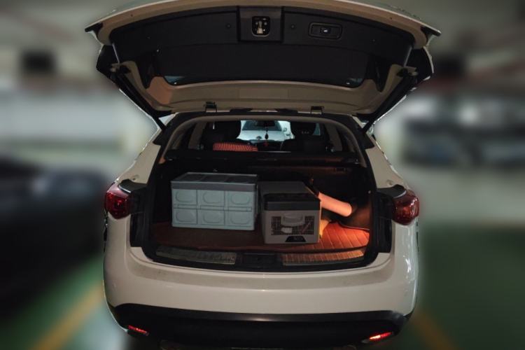 Used Infiniti QX70 2013 3.7L Standard Edition Trunk
