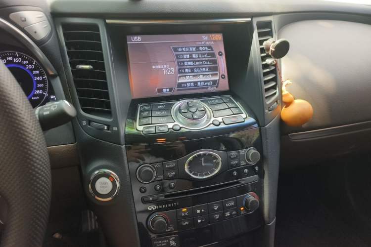 Used Infiniti QX70 2013 3.7L Standard Edition Audio And AC Panel