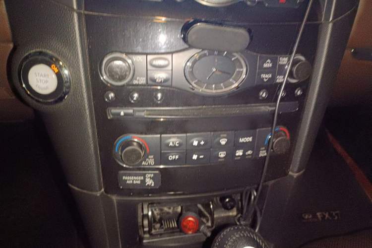 Used Infiniti QX70 2013 3.7L Supreme Edition Audio And AC Panel