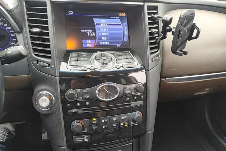 Used Infiniti QX70 2013 3.7L Supreme Edition Audio And AC Panel