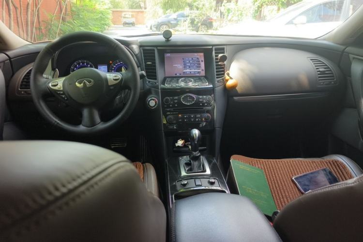 Used Infiniti QX70 2013 3.7L Standard Edition Center Console