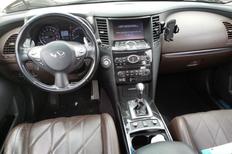 Used Infiniti QX70 2013 3.7L Supreme Edition Center Console
