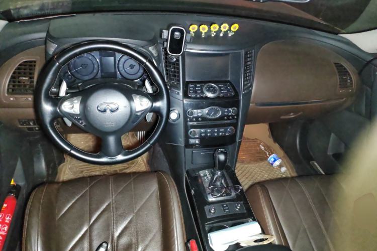 Used Infiniti QX70 2013 3.7L Standard Edition Center Console