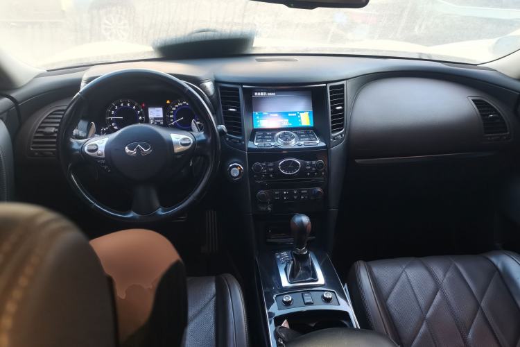 Used Infiniti QX70 2013 3.7L Standard Edition Center Console