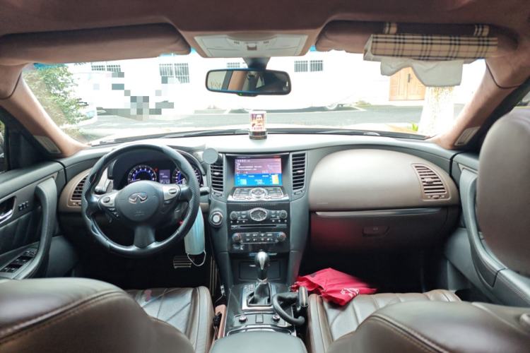 Used Infiniti QX70 2013 3.7L Standard Edition Center Console