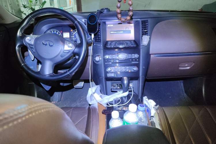 Used Infiniti QX70 2013 3.7L Standard Edition Center Console